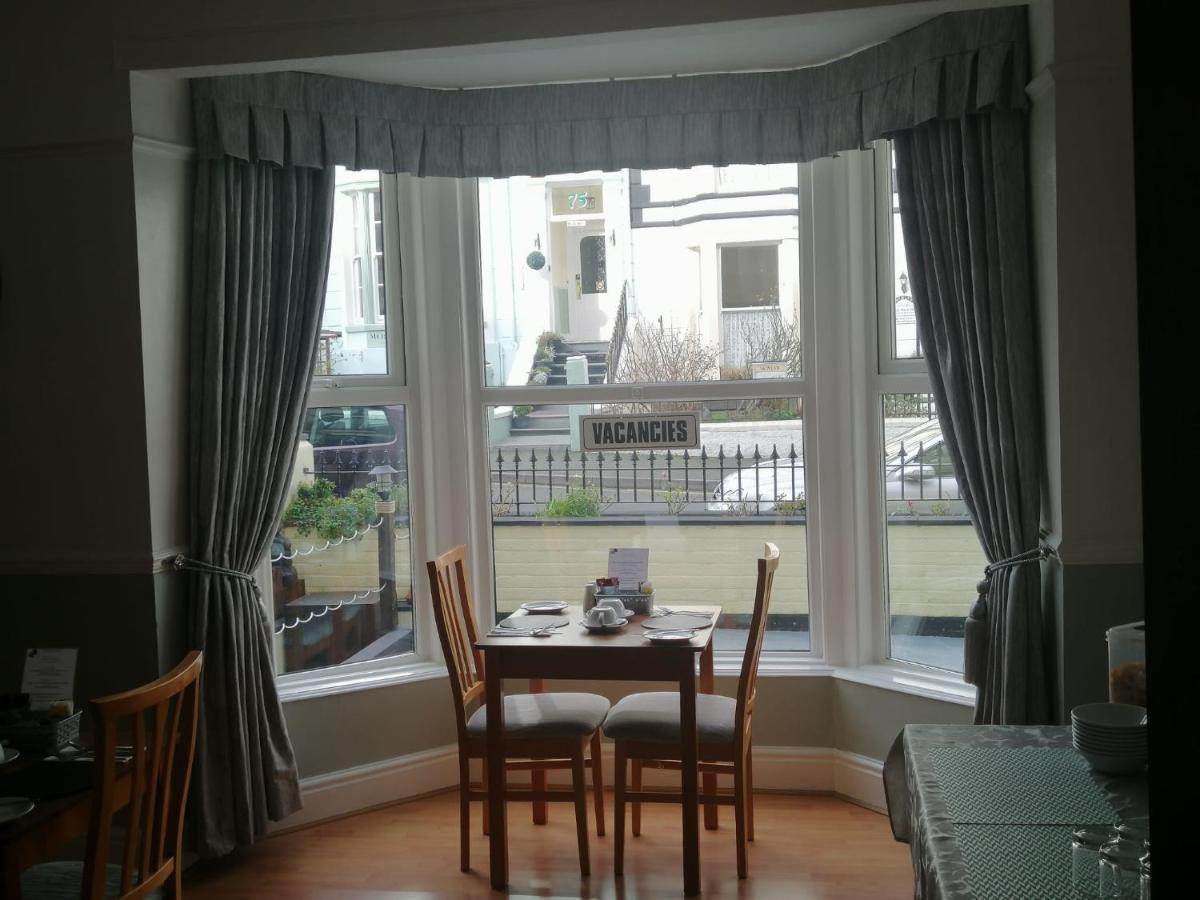 No 6 Quality Guesthouse ランディドノー エクステリア 写真