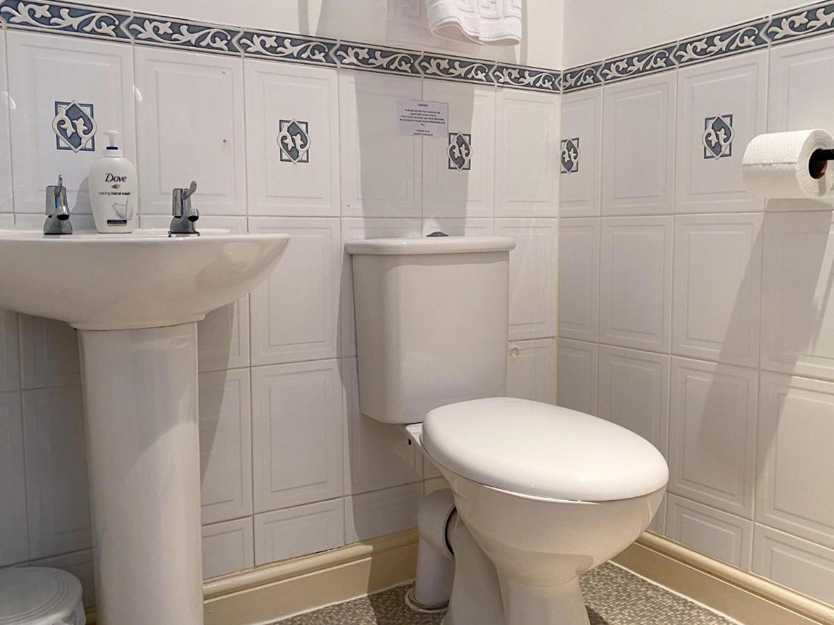 No 6 Quality Guesthouse ランディドノー エクステリア 写真
